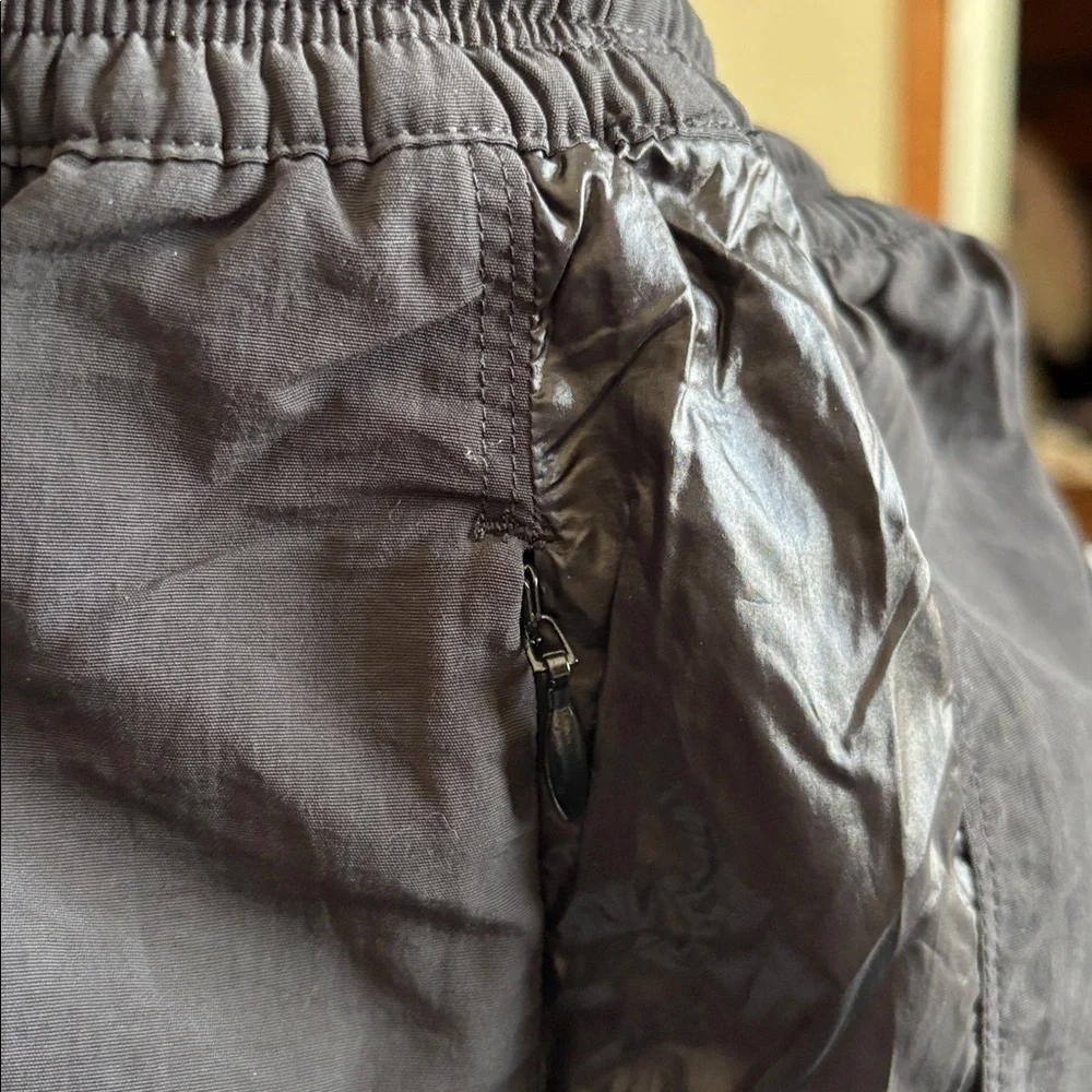 Alo Yoga black Remix jogger pull on and go pants with zip pockets XS